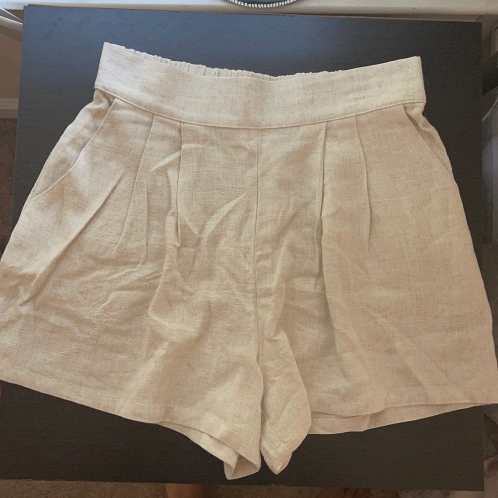 Beige knit shorts